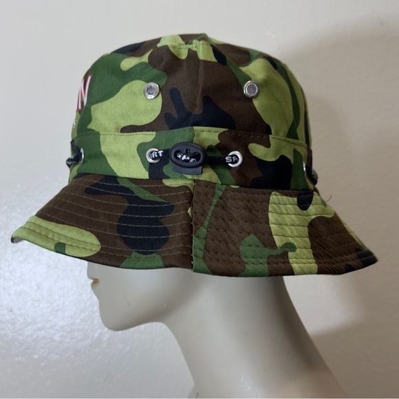 NWOT Camouflage Bucket Hat with UCONN Logo - Picture 2 of 9